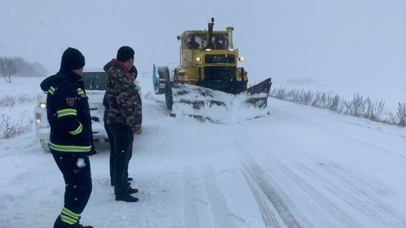 ახალაქალაქი–ნინოწმინდის გზაზე თოვლში ჩარჩენილი მანქანები გამოიყვანეს